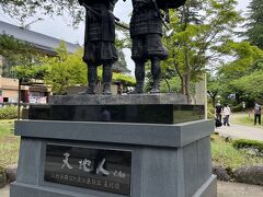 16年前の2009年に放映されたNHK大河ドラマを記念して建てられた、上杉景勝と直江兼続像。
