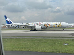 イギリスとアメリカ東海岸の時差は５時間。ニューヨークには午後3時ごろ到着。

これから日本に向かうポケモン号が離陸順番待ちをしてました。あれ？今日は遅れてる？

1ヶ月ぶりのJFK。着いた途端、夢から覚めたように現実に戻ります。

こんな旅行はもう一生できないと思います。いい思い出になりました。

そして辛抱強く最後まで拙旅行記にお付き合いくださった皆様に、心から感謝申し上げます。本当にありがとうございました。