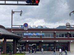 宮島口駅。
人気の観光地宮島は、やっぱり混んでそう。
日曜だし。
並ばないで観光したいな。