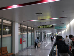 ノイバイ空港に到着しました。