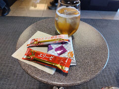 ANAラウンジのおやつにエリーゼがあった
私の中では「家庭訪問のお菓子」で懐かしい