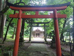 もっと登ると有子山稲荷神社にたどり着く