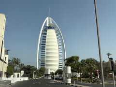 その後、車窓からブルジュ・アル・アラブ！