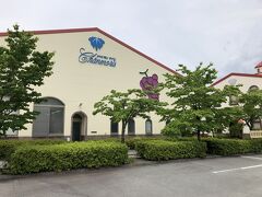 まだ時間があるので、併設されているワイン工場に行ってみます。