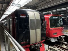 名鉄特急でセントレアへ。