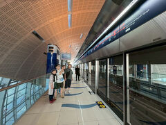 ホテルから徒歩10分程のワールド・トレードセンター・メトロ駅に来ました。