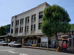 東京駅に着くと、人身事故により、中央線に遅れが出ていた。駅員に尋ねると、青梅線への直通運転は再開されているが、遅れが生じているとのことだ。13時38分発の青梅特快は、10分ほど遅れて発車した。そして、15時前に青梅駅に着いた。久しぶりに降り立たったが、駅舎は変わらぬ佇まいであった。