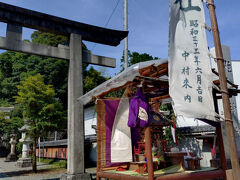 その先に、住吉神社がある。青梅は、何度か来たことがあるので、どこに何かあるかだいたい分かるのだ。今日は、お祭りがあるらしく、いつもと少し違った佇まいであった。