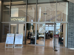 以前定休日で入れなかった神奈川大学みなとみらいキャンパス内のレストラン VOYAGEにある【GRAND SUSHI】・・ここでお寿司をいただこうと来てみたけれど、何故だかCLOSED。残念だけど仕方がないので他を探します。
