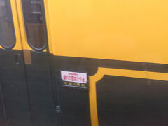 里庄駅で、サロンカーなにわに遭遇。
機関車は取り忘れましたが、トワイライトエクスプレス仕様。
案の定な光景が、向うのホームで展開されていました。

この後、特急「はなあかり」もくるから、ねぇ。