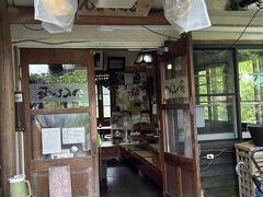 今回のメインのひとつのお蕎麦屋さん入口