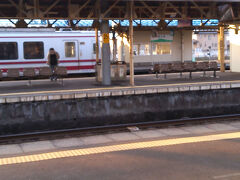 直江津駅でえちごトキめき鉄道日本海ひすいラインに乗り換え。
ちなみにココから先は割引パスを事前購入しています。