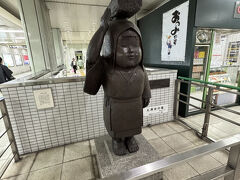 地下鉄「国際会館駅」大原女の像