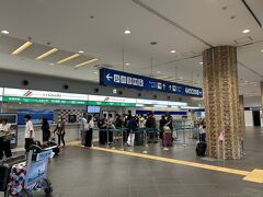 フェリーターミナルまでタクシー。
福岡はタクシーが多い気がする。普通に道端で拾えました。
15分位で1,400円位でした。