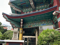 ホテル入口。
韓国っぽくて素敵な建物です。
