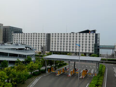 今夜泊まる、コンフォートホテル中部空港です。アクセスプラザから駐車場に伸びる連絡通路の終端部にあり、空港到着口から５分少々という感じです。