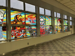 大阪空港駅にも、ヤベノケンジのステンドグラス「生命の旅」ができたんですよ。周知されていないのか、誰も見にきていない（泣）。

さて、飛行機に乗って帰りますか。
最後までご覧いただき、ありがとうございました。


