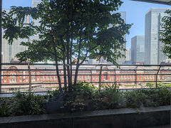 東京駅の見える新丸ビルのタイ料理「サイアムヘリテイジ」でランチしました。

サイアムヘリテイジは予約していませんでしたが、すんなり入れて、一番眺望の良い席に案内されました。ラッキー！！