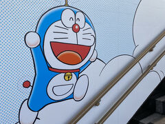登戸駅にはドラえもんがいます。