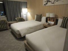 成田空港に着いたのは午後4時過ぎ。入国手続きや荷物預けに手間取って結局午後６時を回って空港を出た。この夜は日航成田に予約しておいて正解だった。