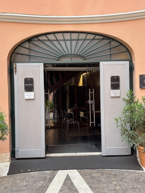 レセプション入口