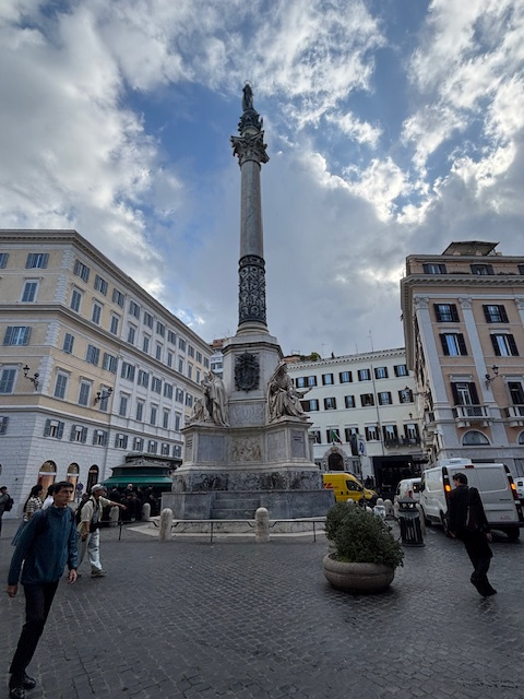 「プロパガンダ・フィーデ宮」<br />スペイン広場の手前