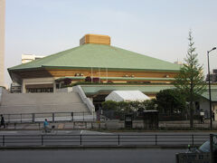 両国と言えば国技館
相撲の聖地ですね

両国駅に隣接しています