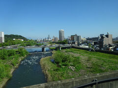 広瀬川とその向こうに見える仙台の街。
仙台駅も近い。