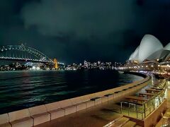 夜のサーキュラーキーへお散歩
インターコンチからは坂を数分下るだけです。
さっきまで雨が降っていたので人も少ないね～（滞在中毎日、基本的に夕立ちがあったよーな）