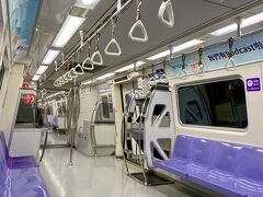 18時、また地下鉄乗ってランタン会場へ
始発の老街渓駅、いつ乗ってもガラガラでした。
会場からの帰りにも座れなかった事無しで。