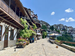 今宵明日の宿はこのグルコ通り。
アパートでオーナーとの待ち合わせ時間の一時半まで時間があるので、
グルコ・ホテルのレストランで昼食を頂くことに。
このレストランもツーリスト・インフォで教えて頂きました。