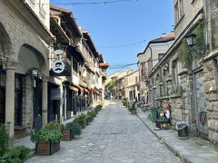 サモヴォドスカ・チャルシャと呼ばれる職人街へ入ってきた様子。
古くから営業を続ける工房を兼ねた職人街で雰囲気良さげ。