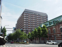 ホテルモントレ京都
烏丸通りに面している大きな欧風煉瓦調の建物です
13階建てで最上階に展望温泉（地下から汲み上げ）があります