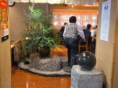 お昼前だったんで、すんなり案内されました。