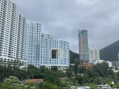 Repulse Bay。
香港有数の高級住宅地でもあるそうです。
新しいタワマンのこの迫力！