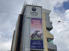 ハッピーバレー競馬場。有名な国際レースとかは沙田競馬場であるみたいですね。
帰りはバスでホテルまで戻りました。
