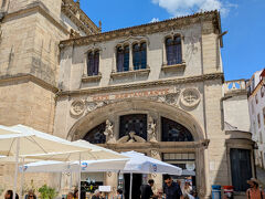 お昼がまだだったので修道院横のカフェ・サンタクルスに入りました。