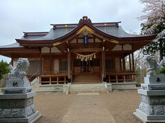 奈良の春日大社から分祀した春日神社に。春日山城の名前も春日大社から取られています