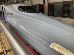 私としてはお土産をいつもよりたくさん買ってホームへ。

キターーーさくら
10年以上前の息子に見せたら大喜びのはずなんだろうけど今はきっと完全スルー
でもつい撮ってしまう。

この新幹線だと博多が終点ではなく寝過ごす恐れありのため、この次の博多止まりののぞみで帰宅。

行きも帰りも隣の席に人がいなくてよかった。


