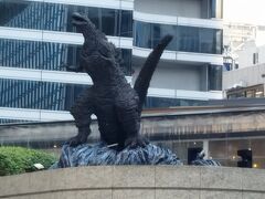 日比谷のゴジラ健在