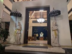 パーク出入口前にある、ジェンデラバリでディナー。
ここのレストランは7年ぶり。