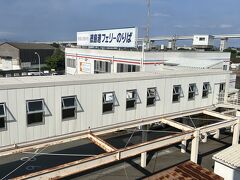 路線バスで徳島港まで移動しました
こちらも一日乗車券を利用

港にお弁当が売っていれば買おうと思ったのですがお土産物や菓子パンみたいなものしかなかったです
フェリーでお弁当を食べたいなら別のところで買っておいた方が良さそうでした