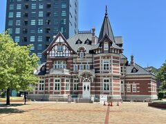 こちらは大連友好記念館です。

北九州市と中国・大連市の友好都市締結の15周年を記念して建てられました。

