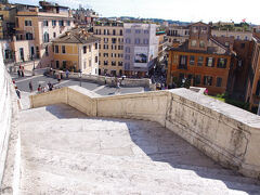 あのスペイン広場！
ジェラートは食べられません。
まあ、実際のところ、普通の広場…上に上がるとちょっとした教会があります。
最近ここを車で降りてしまう事件がありましたが、このときはまだ無事でした。