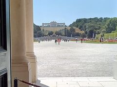 シェーンブルン宮殿へ。宮殿入口までも遠い