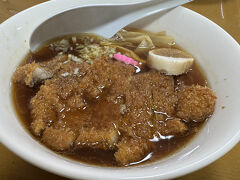 その日のお昼に頂いた、名寄　ヒグマ食堂名物トンカツラーメン
