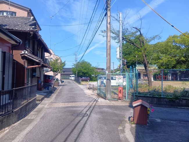 ようやくかつての街道らしい古い道に入れました。ほっ。