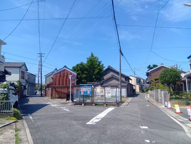 常滑街道は右手奥に続きますが、左手の先に何やら道標が残されているらしいので行ってみることに。<br />