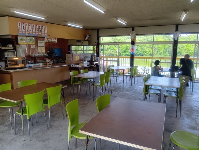軽食コーナー併設。<br />こういうとこのカレーライスも気になりますよね。
