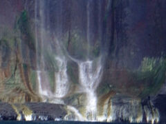 「フレペの滝」の水もより輝いてみます。